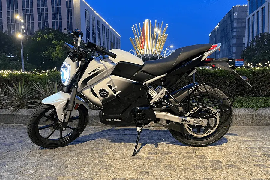Revolt RV400